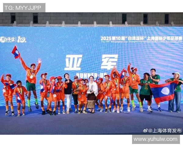 上海足球队的拼搏历程与冠军赛荣耀之路全景回顾